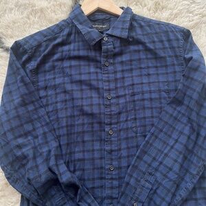 Banana Republic Men’s Plaid Untucked Fit Shirt – Size Large